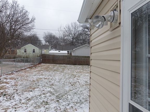 4th image of 7705 Oak St