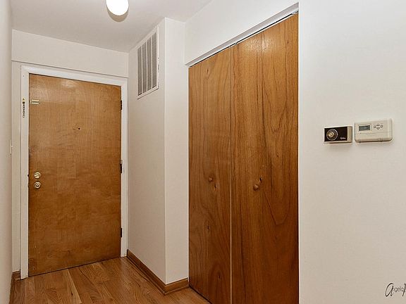 3rd image of 1025 S Fernandez Ave APT 1M