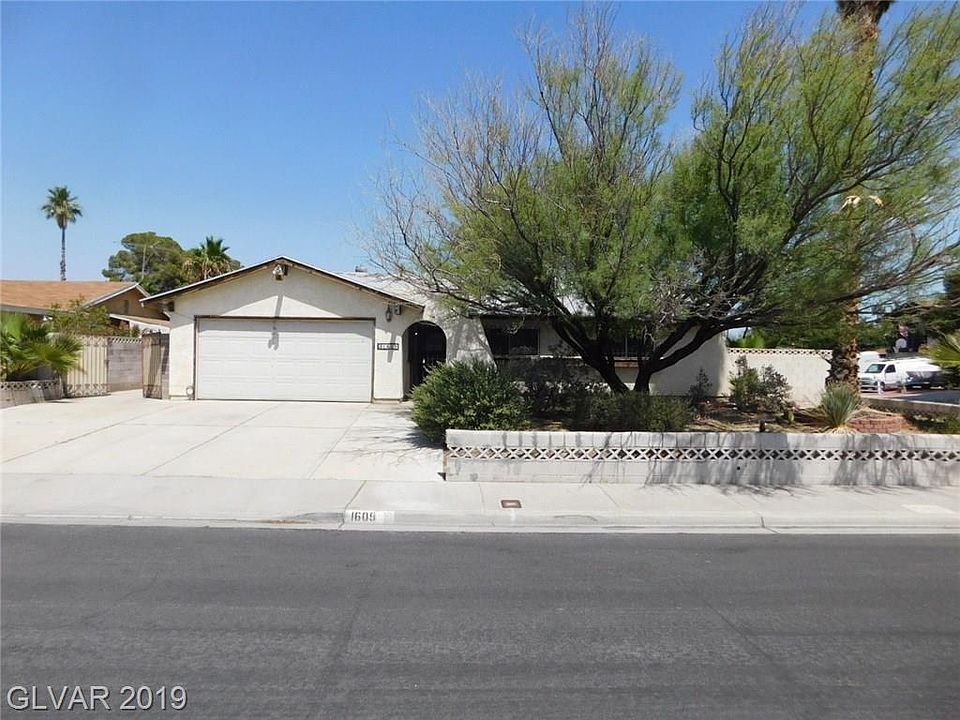 1st image of 1609 Stoneybrook Dr
