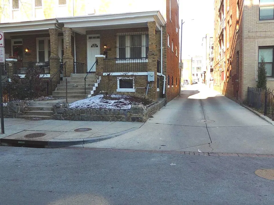 1465 Girard St NW