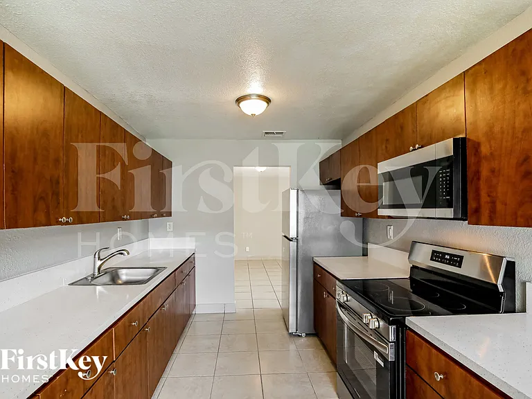 3333 NW 32nd Ct — Photo 7