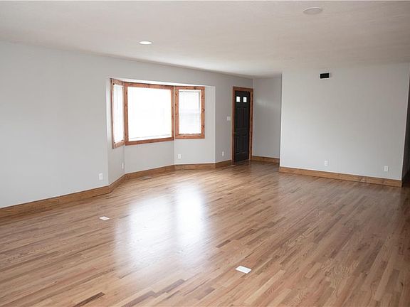 4th image of 210 N Louisa St