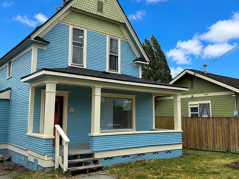 2204 B St — Photo 1