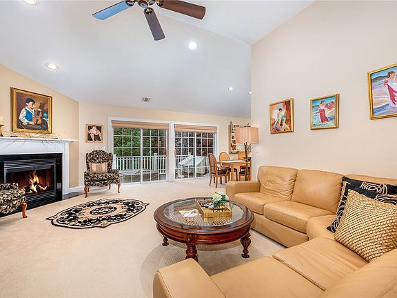 4th image of 69 Pond Cir #69