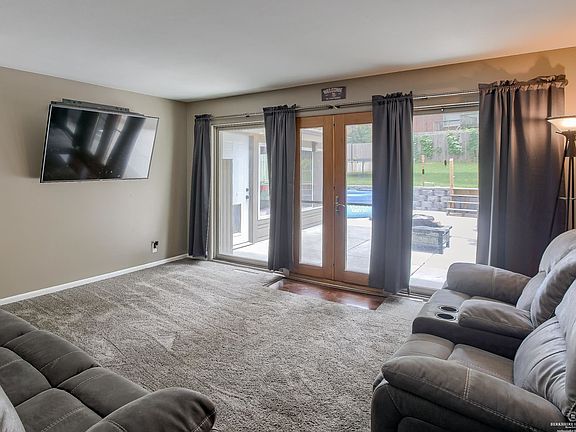 5th image of 1860 Broadmoore Dr