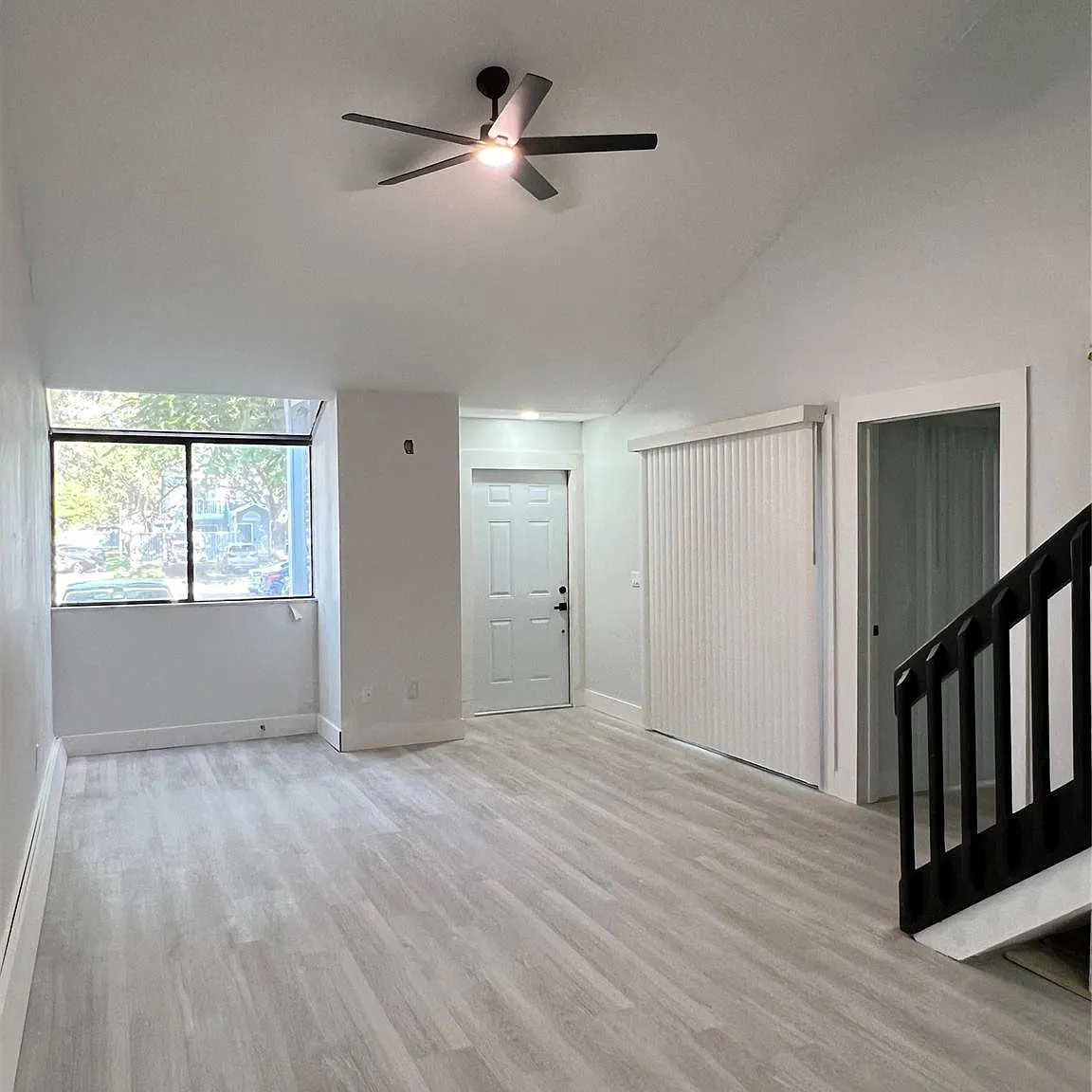 3 bed, 2.0 bath, 1336 sqft, $2,850 — Photo 3
