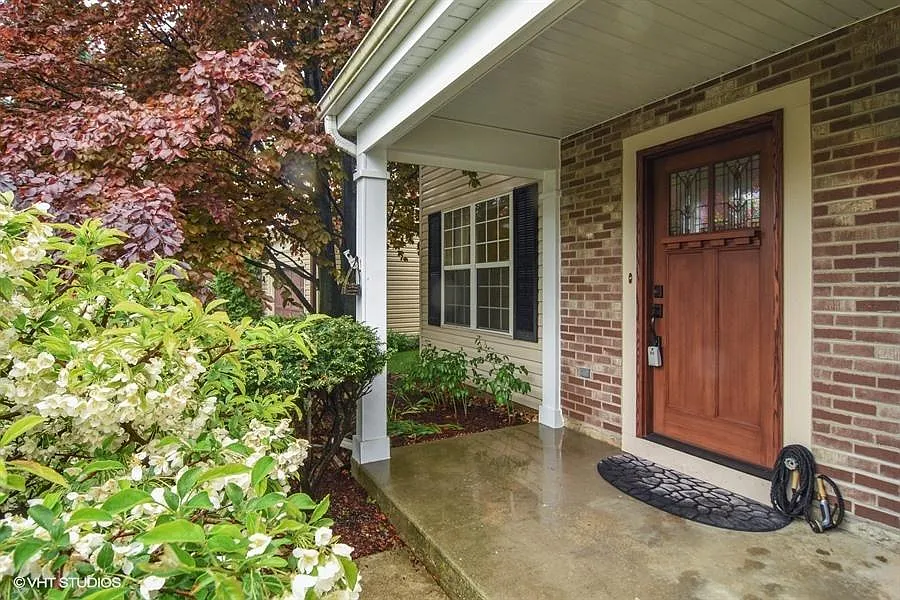 2 bed, 1.5 bath, 1384 sqft, $2,750 — Photo 2