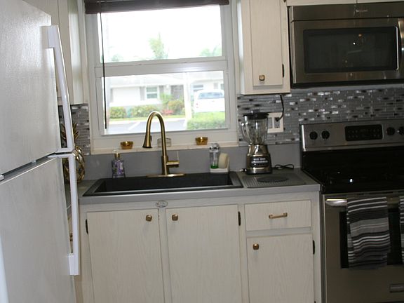 3rd image of 2885 Crosley Drive E #B