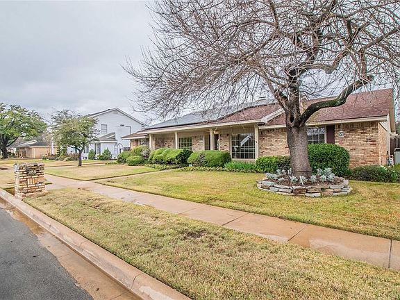 2nd image of 2811 Wood Wind Dr
