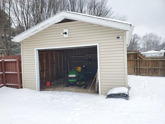 3rd image of 158 Timothy Dr