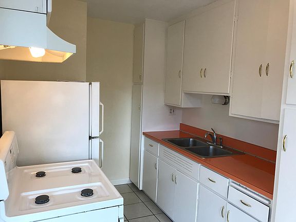 5th image of 226 Cypress St