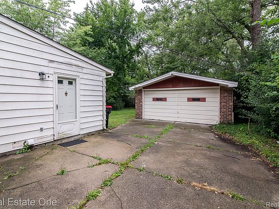 5th image of 28051 Stuart Ave