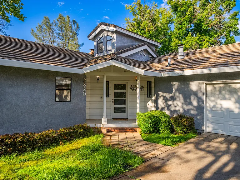 2820 Panorama Dr — Photo 2