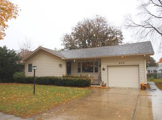 645 S Vermont Ave, Mason City, IA 50401