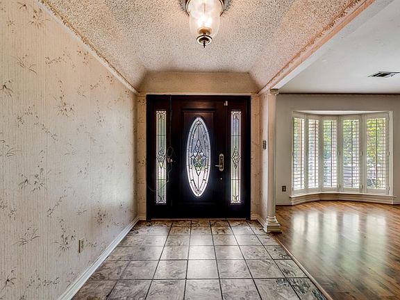 3rd image of 302 Russwood Dr