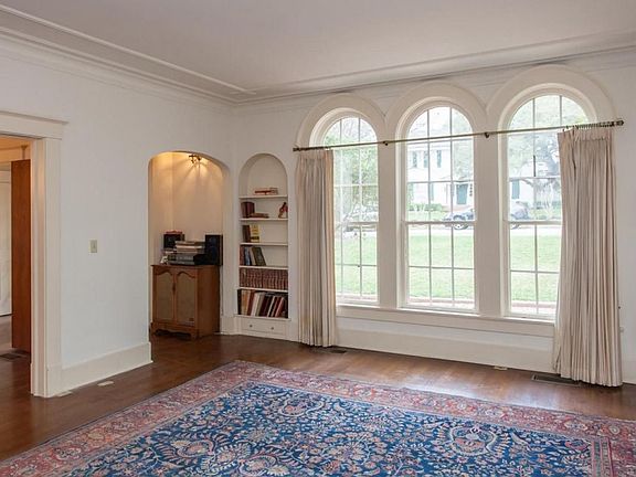 5th image of 307 Kennedy Ave