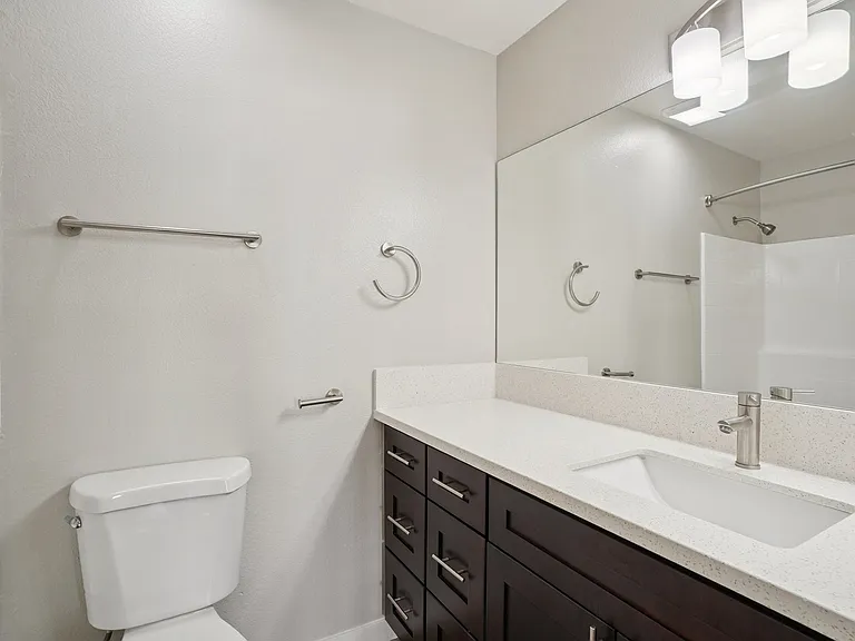 Chadron Apts — Photo 13