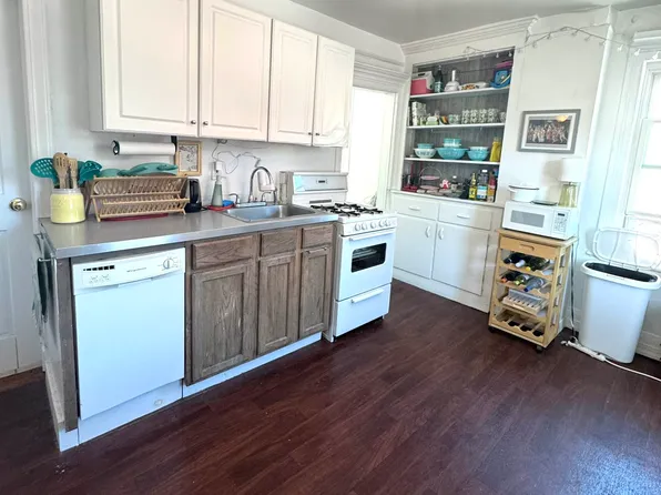 556 6th Avenue image 4 of 12