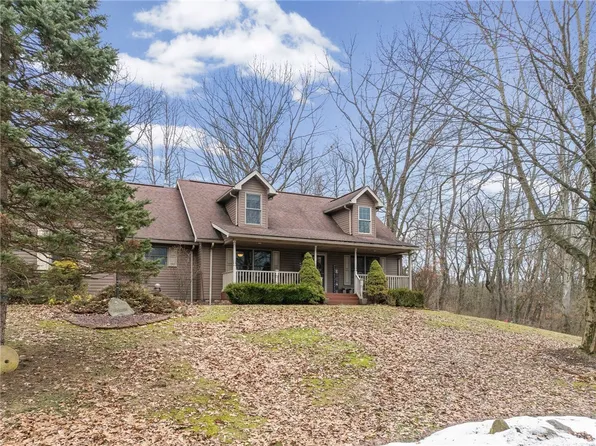 130 Crestwood Dr, Evans City, PA 16033