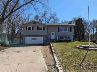 1821 Middlebury Rd, Freeport, IL 61032