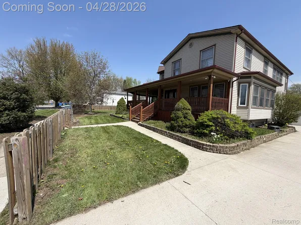 8186 Lenore St, Dearborn Heights, MI 48127