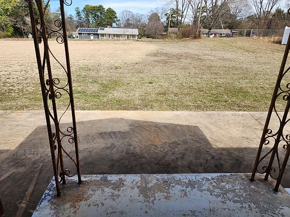 3rd image of 6911 Hickory View Ln