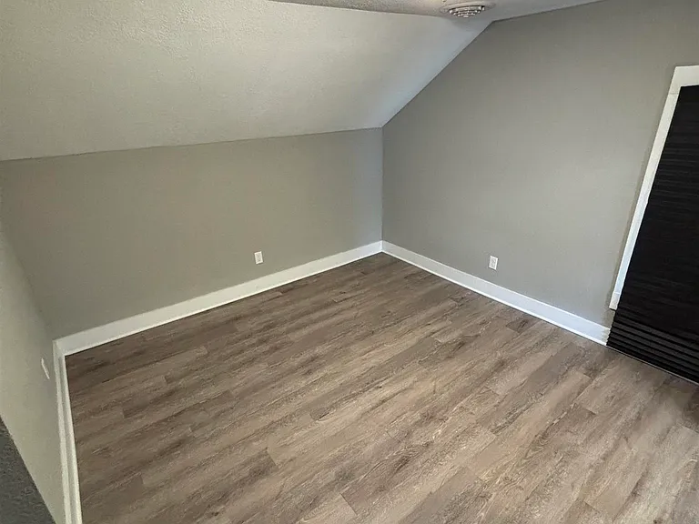 708 E Jefferson Blvd #B — Photo 6