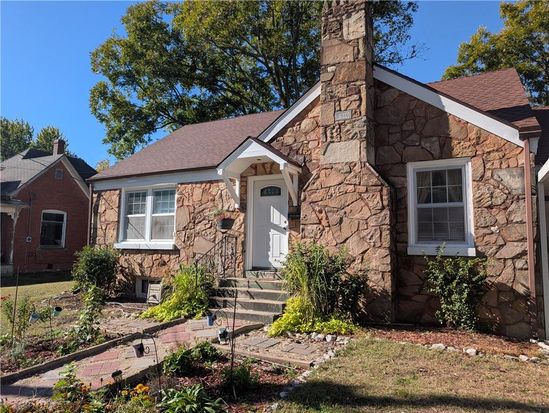 212 N Main St, Holden, MO 64040
