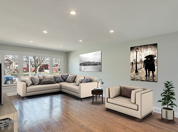 3rd image of 584 Hirsch Ave