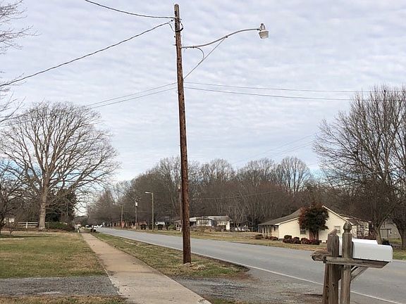 3rd image of 629 W Lee Ave