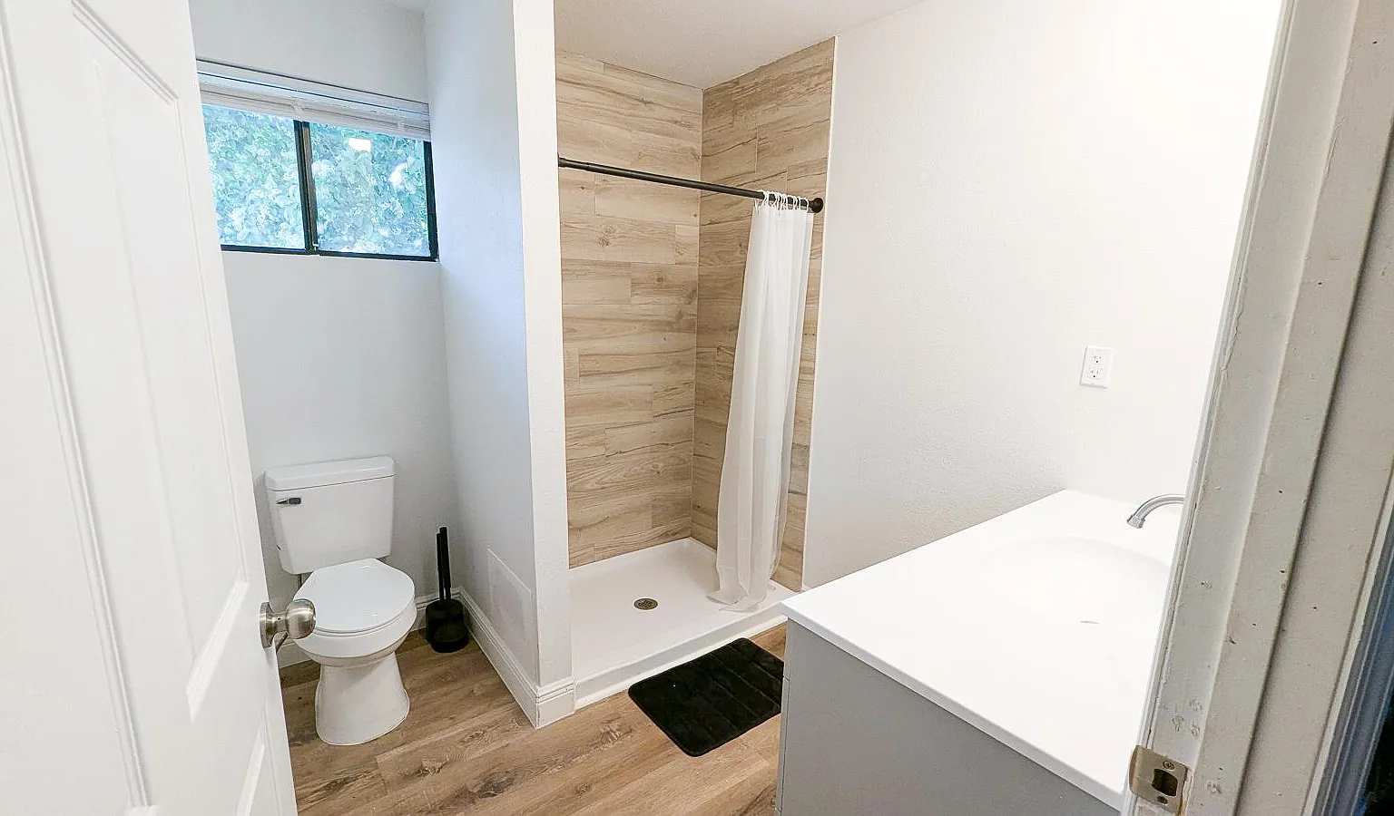 4 bed, 2.0 bath, 1682 sqft, $819 — Photo 3