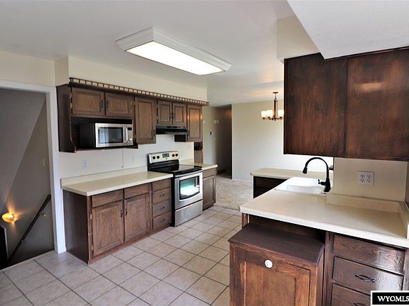 5th image of 370 Driftwood St