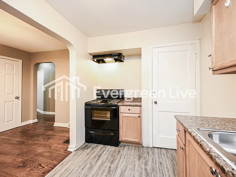6951 Gloria Dr — Photo 6