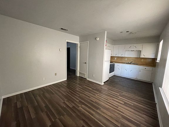 4th image of 1405 N Gray St #10