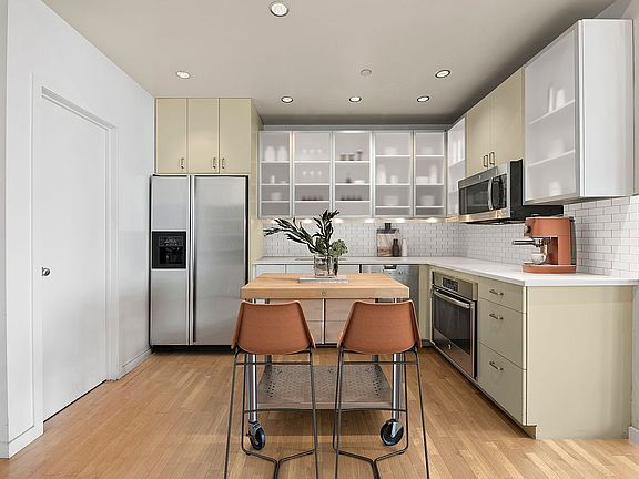 5th image of 448 W 37th St APT 10B