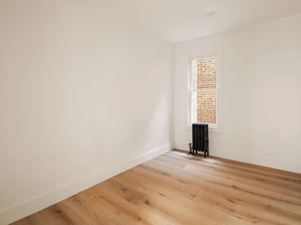 654 Manhattan Avenue image 4 of 5