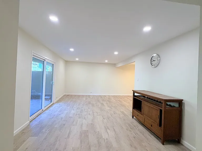 7101 Admiralty Ln — Photo 7