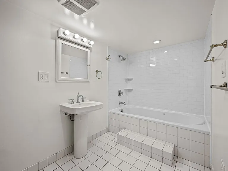 2058 S Corona St — Photo 27