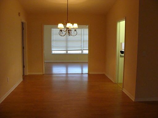 4th image of 1149 SE Mendoza Ave