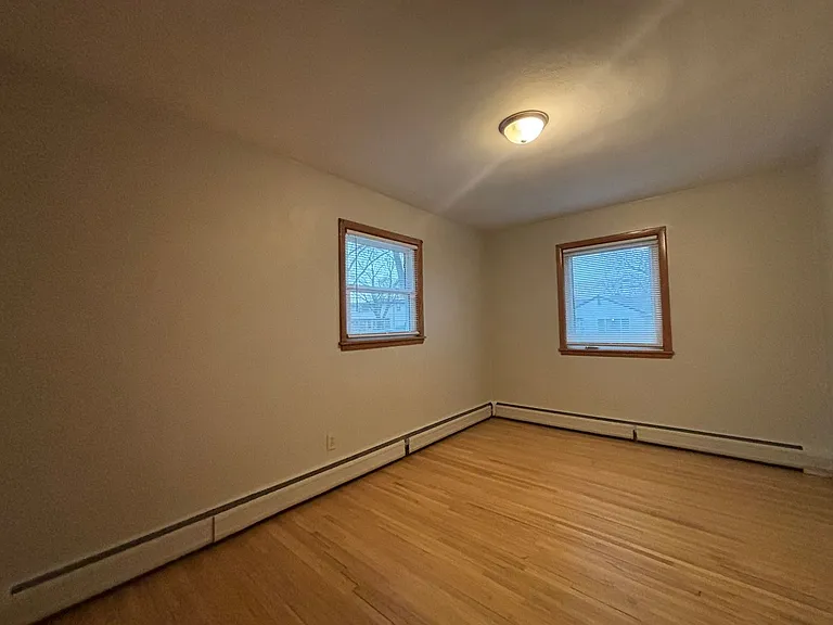 984 Van Buren Ave — Photo 8