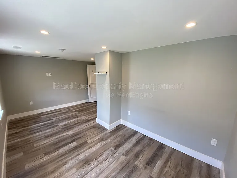1115 Winchester St #C — Photo 16