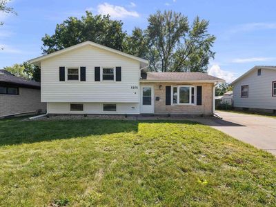 1101 Hawthorne Dr, Bettendorf, IA, 52722