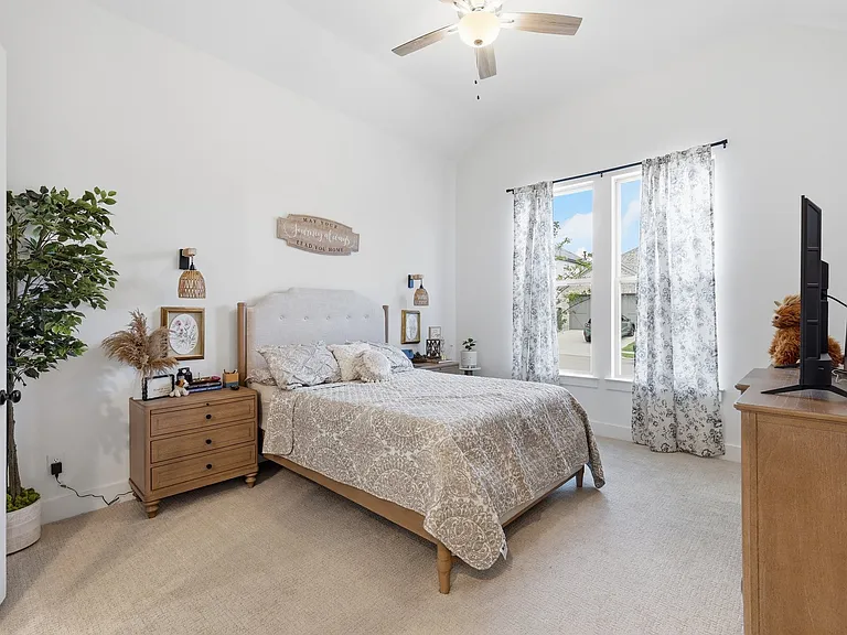 1528 Sandhill Ln — Photo 14