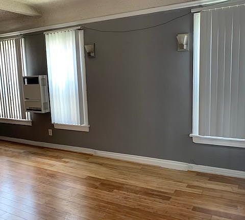 4th image of 1636 W 65th Pl