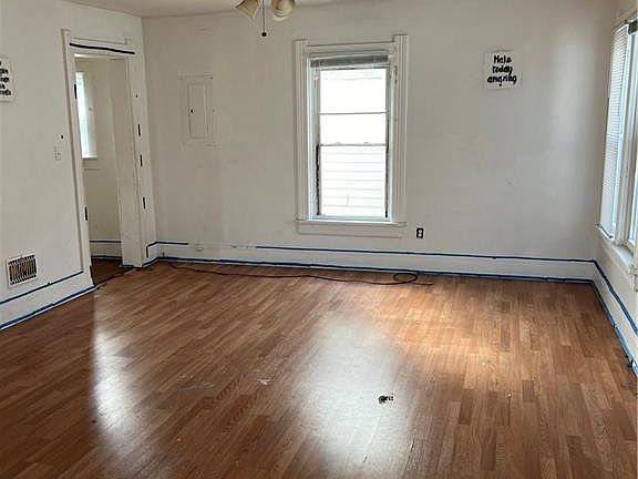 4th image of 1330 N Huron St
