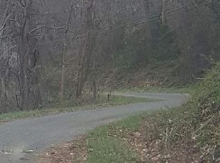 4576 McAdam Crossing Dr, Pulaski, VA 24301
