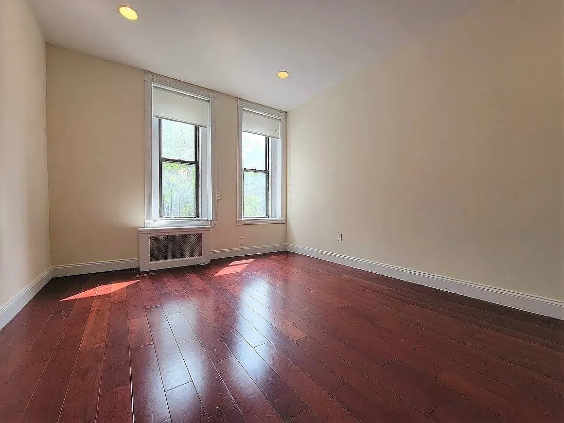 309 East 37th Street — Photo 2