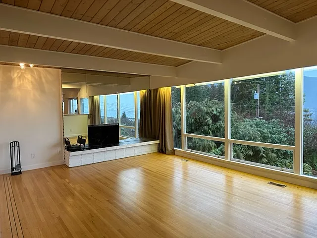 486 Craigmohr Dr — Photo 14