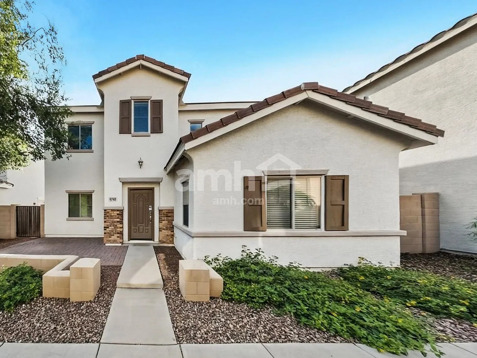 3 bed, 2.5 bath, 1375 sqft, $2,035 — Photo 1
