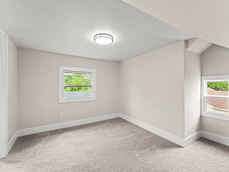 1021 S Maple Ave — Photo 13